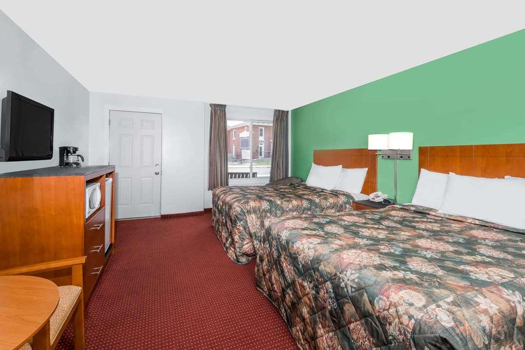 Knights Inn Arnprior Room photo