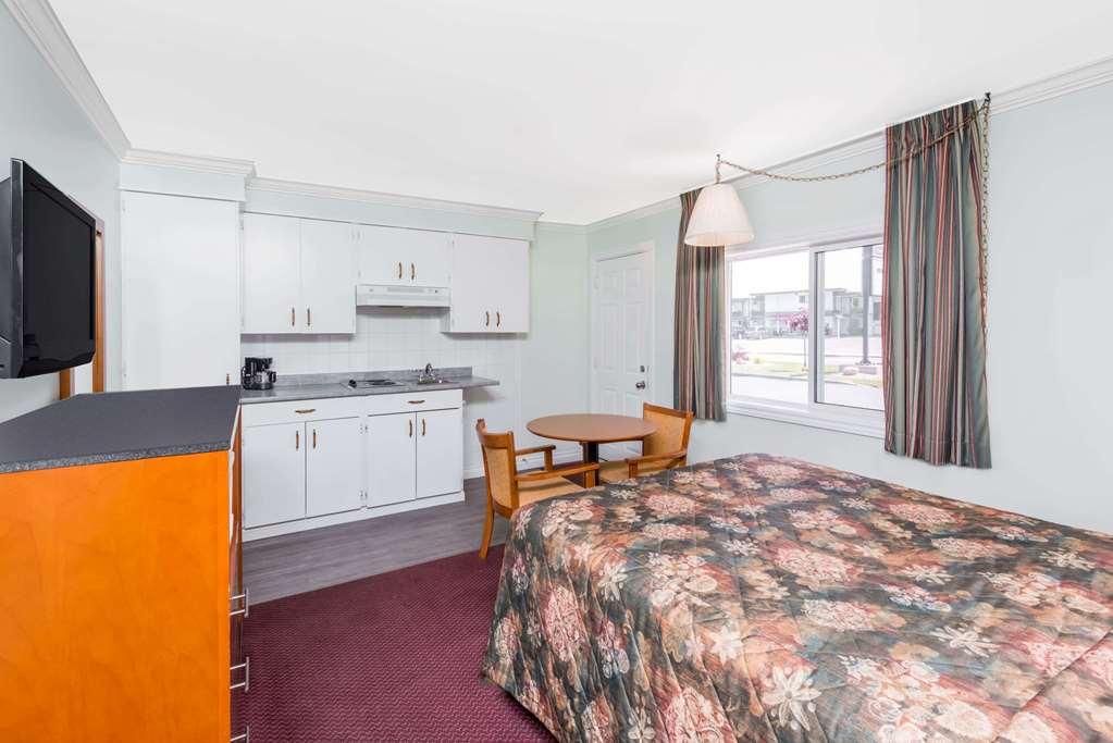 Knights Inn Arnprior Room photo