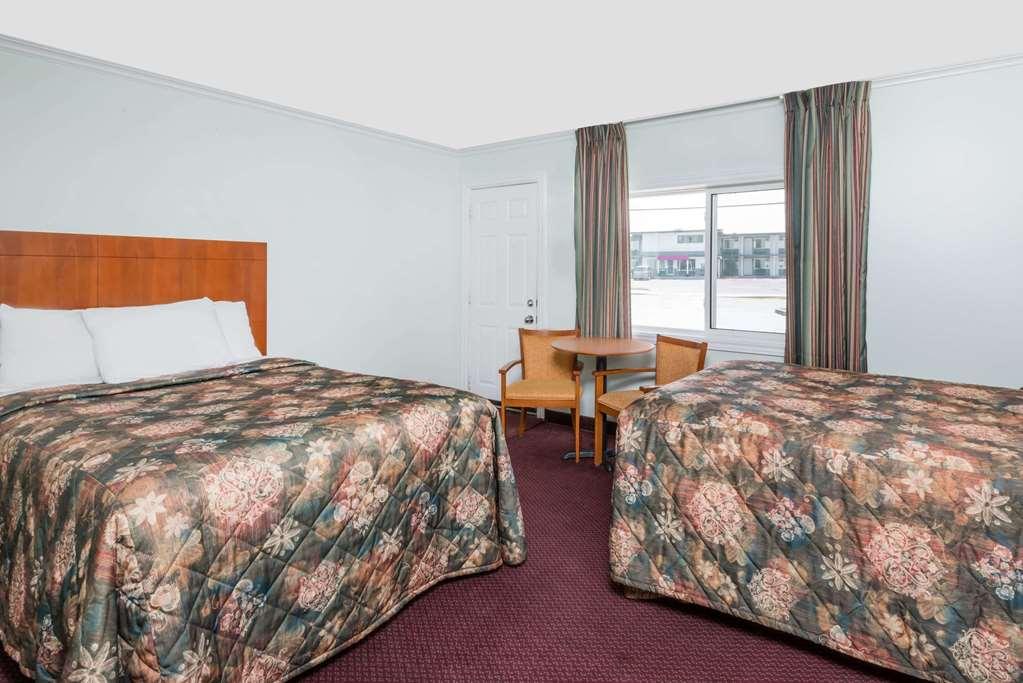 Knights Inn Arnprior Room photo