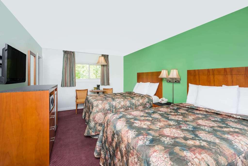 Knights Inn Arnprior Room photo