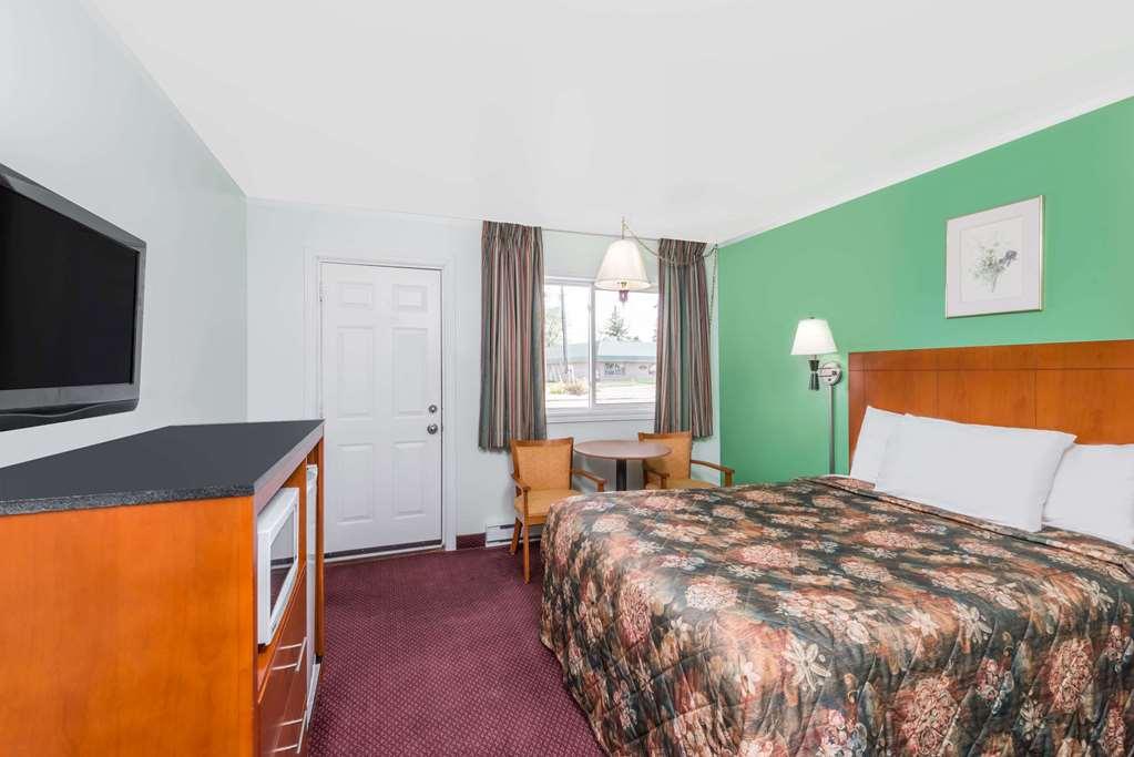 Knights Inn Arnprior Room photo