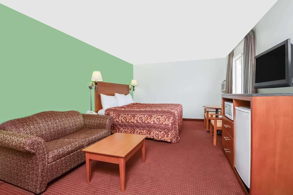 Knights Inn Arnprior Room photo