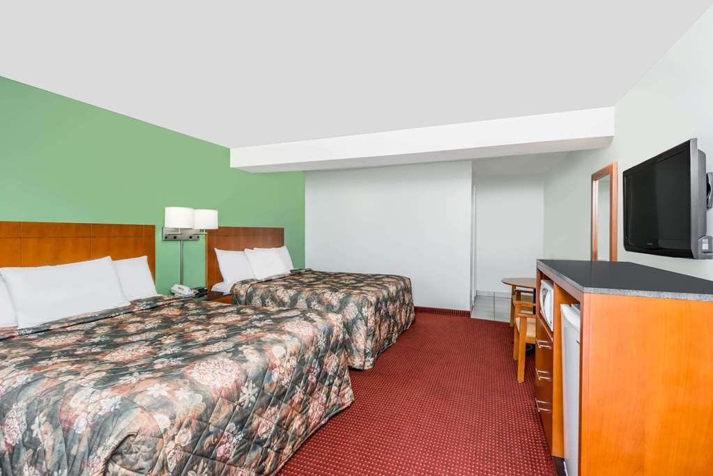 Knights Inn Arnprior Room photo