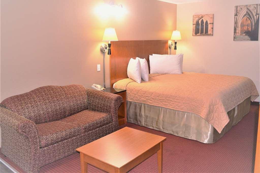 Knights Inn Arnprior Room photo