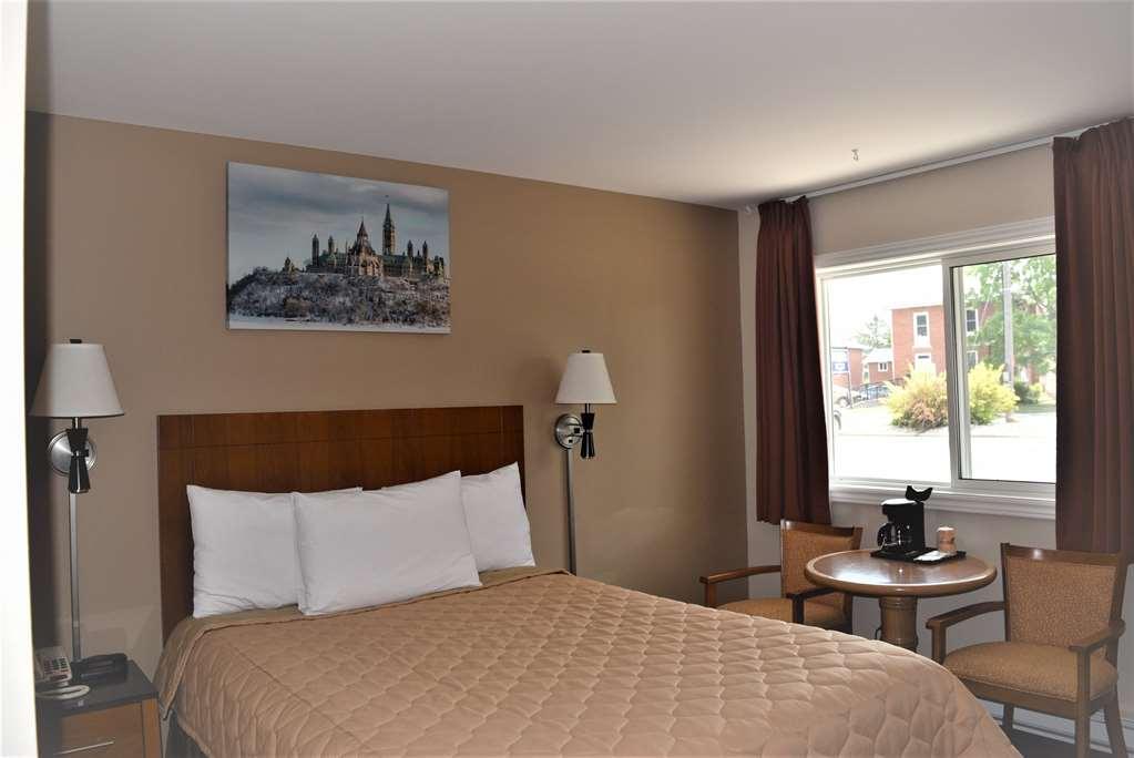 Knights Inn Arnprior Room photo